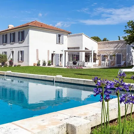 Les Chambres Romantiques - Jacuzzi Privatif, Domaine Aixois D'exception Liebeshotel